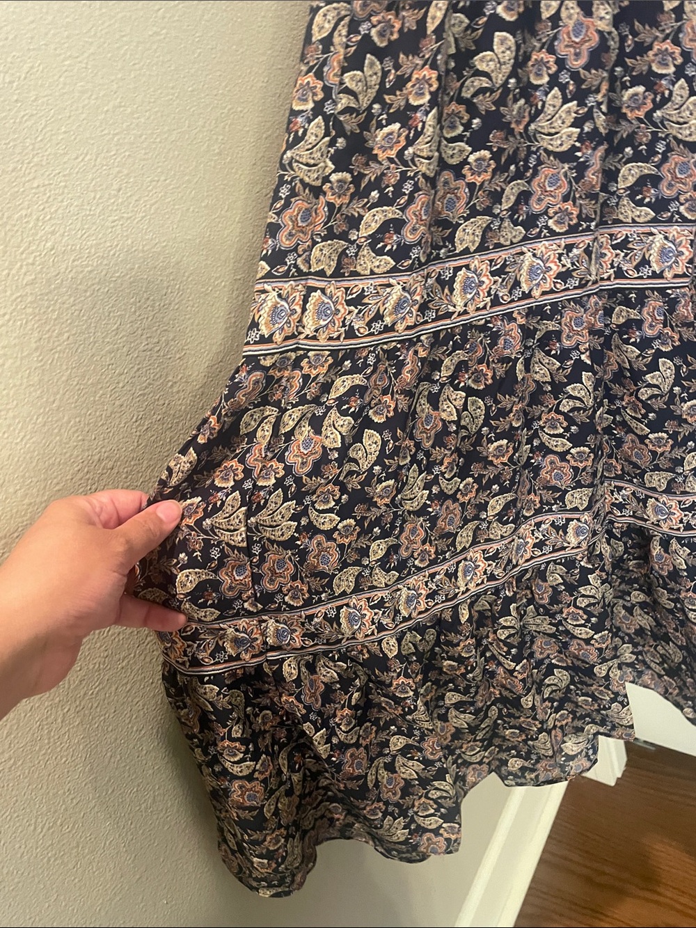 NWT Max Studio Flutter Sleeve Tiered Maxi Dress in a Navy Botanical Tapestry - Picture 5 of 5